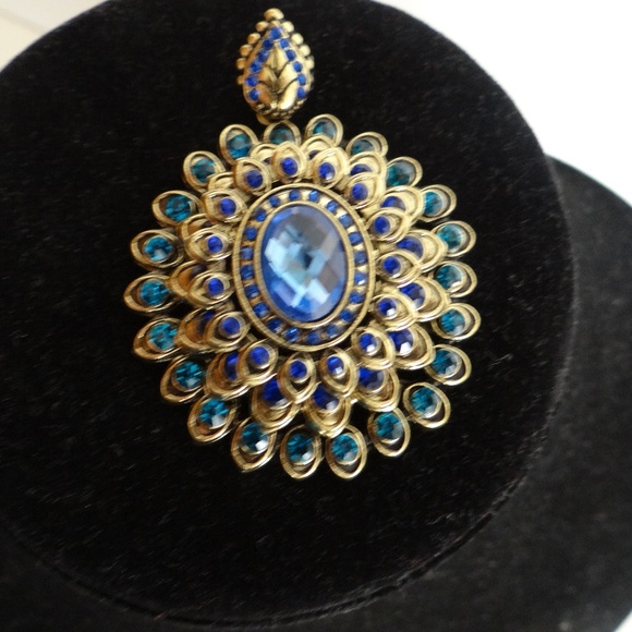 Women's Large Rhinestones Pendant New - Picture 1 of 3